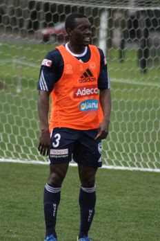 아다마 트라오레가 2013년 멜버른 빅토리 FC에서 훈련하고 있다.