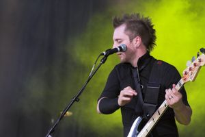 베이스 연주자 조엘 브루이어