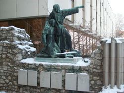 안탈 카로이의 율리아누스 수사와 게르하르두스 조각상.