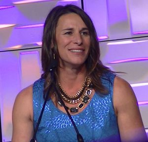 드라길라가 전미 육상 명예의 전당에 헌액되는 것을 기념하고 있다.