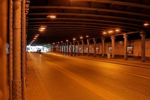 구 첼러 헤어슈트라세를 따라 트랙이 높아져 만들어진 지하 통로 (라슈플라츠 방향 북동쪽)