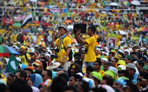 스타디움에서 열린 민중 봉기 집회