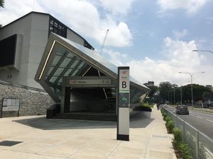 메르데카 MRT역 입구 전경