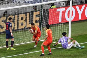 중국 선수들이 첫 골을 넣은 후