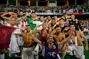 대한민국의 패배를 조롱하는 거수 경례 세레부레이션