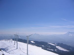 오이츠 산에 늘어선 풍력 발전기