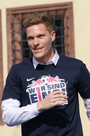 2016년 RB 라이프치히와 함께 분데스리가 승격을 축하하는 할스텐베르크