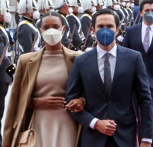 툭스와 약혼자 후안 데이비드 보레로 (2021년 5월 그의 아버지가 에콰도르 부통령 취임식에 참석)