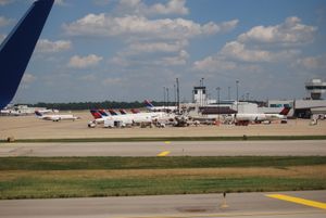 CVG C 구역의 델타(코메어) 비행기