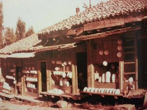 자코바 구 바자르의 알바니아 플리스 상점 (1936년)