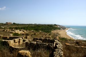 아크로폴리스에서 바라본 마리넬라 디 셀리눈테와 신전 E