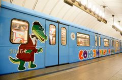 모스크바 지하철의 소유즈멀트필름 스튜디오 80주년 기념 열차