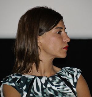 모로코-벨기에 배우 루브나 아자발은 광범위한 오디션 끝에 나왈 역에 캐스팅되었으며, 벨기에의 마그리트 영화상과 캐나다의 지니상에서 여우주연상을 수상했다.