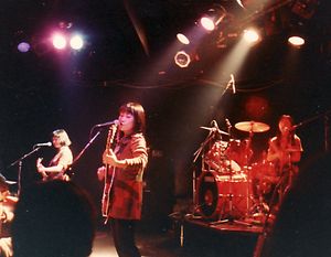 1980년대 쇼넨 나이프의 오리지널 멤버 (왼쪽부터: 나카타니 미치에, 야마노 나오코, 야마노 아츠코)