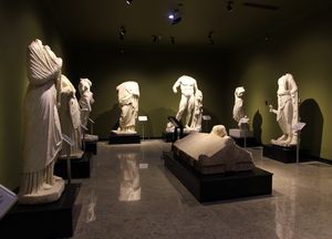 부르두르 고고학 박물관의 유물