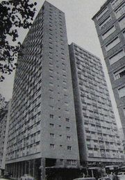 프론디시 시대부터 시작된 마르델플라타의 고층 건물, 당시 현대 건축이 유행했다.