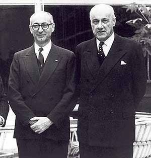 1961년 칠레 방문 중인 아르투로 프론디시는 호르헤 알레산드리 대통령의 환영을 받았다.