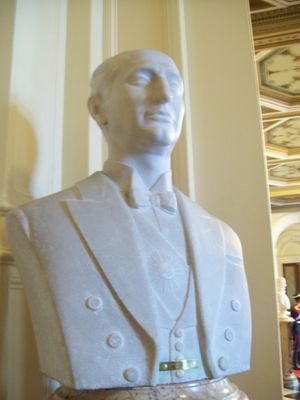 카사 로사다에 있는 프론디시 흉상