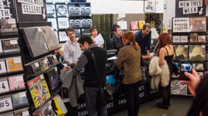 래덤이 2020년까지 일했던 런던 브릭 레인의 러프 트레이드 이스트 (2013년 3월 사진)