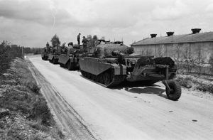 네덜란드 센추리온이 1963년 도로 행진에서 외바퀴 트레일러를 끌고 있다