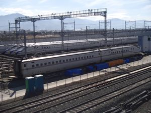 태풍 19호로 인한 나가노 신칸센 차량 센터 침수 후 해체를 기다리는 차량