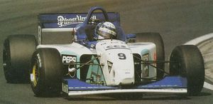 토마시 엔지가 1998년 인터내셔널 포뮬러 3000 경주차를 운전하는 모습