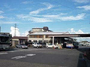 버스터미널을 겸한 후나바시 신케이세이 버스 본사·가마가야 영업소 (2018년 7월)