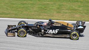 2019년 오스트리아 그랑프리에서 VF-19를 운전하는 그로쟝.