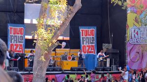 2012년 롤라팔루자 칠레에서 공연하는 31 미누토스