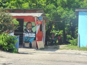 프라이어리에 있는 세인트 앤 식품점