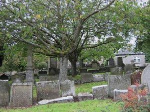 더 빌리지의 컴버놀드 올드 키르크