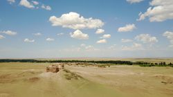 둔황에 위치한 한나라 시대의 토루로 만들어진 망루 유적