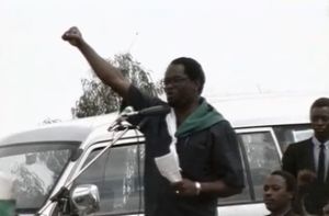 1993년 선거 승리 후 FRODEBU 집회에서 연설하는 은다다예