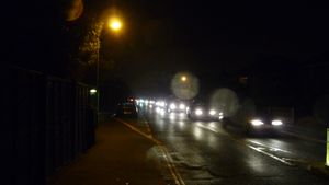 예시: 눈부심이 문제가 될 수 있는 상황, 예를 들어 지나가는 차량의 거리와 속도를 판단하는 능력이 감소하는 경우