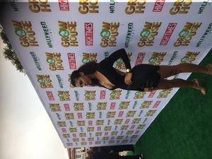 배우 앨리스 헌터의 시사회 모습