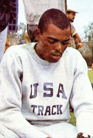 올림픽 금메달리스트 윌리 데이븐포트는 트로이에서 태어나 자랐다.