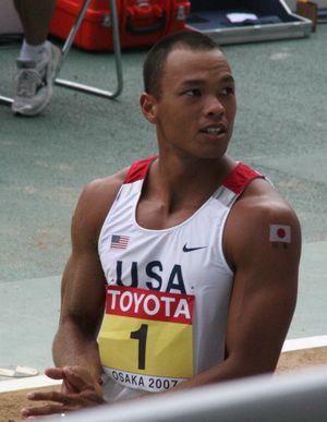 브라이언 클레이가 2007년 세계 육상 선수권 대회(오사카, 일본)에서 경기를 치르는 모습.