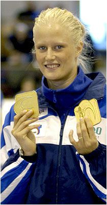 2007년 메달을 든 카롤리나 클뤼프트