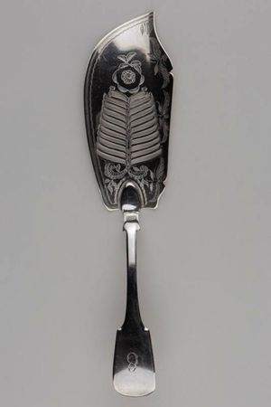 1800년대 초의 생선 뒤집개