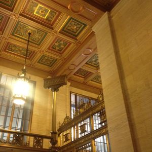 건물 내부의 지하철 입구