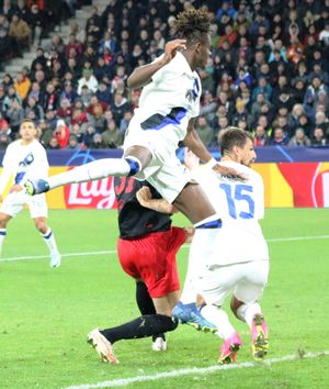 2023년 UEFA 챔피언스 리그 조별 리그에서 인터 밀란 소속으로 경기하는 비세크