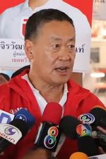 2023년 선거운동 중 인터뷰하는 세타