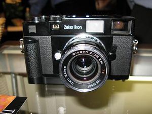 2004년 자이스 이콘 거리 측정기 및 35mm ƒ/2 비오곤 렌즈