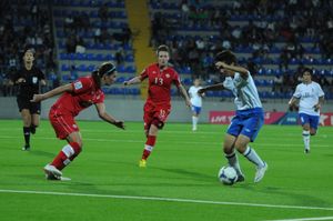 2012 U-17 여자 월드컵에서 움피에레스 (왼쪽)