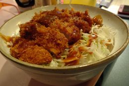 식사, 음료 등의 서비스는 일반적이며, 객단가 향상과 체류 시간 연장을 가져온다. 무상 서비스 호텔도 있다.