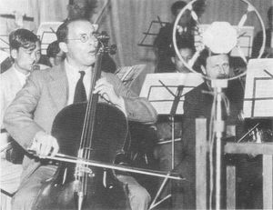 동경하는 첼리스트 에마누엘 포이어만 (1934년)