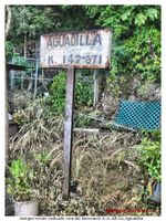 아과디야의 옛 기차역 표지판