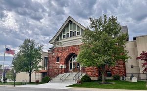 디파이언스 공립 도서관