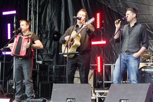 다렌 홀든, 핀바 클랜시, 브라이언 던피 (2011년 아이비 가든스 공연)