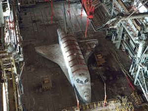 2020년 바이코누르 우주 기지 격납고에 보관된 OK-1.02.